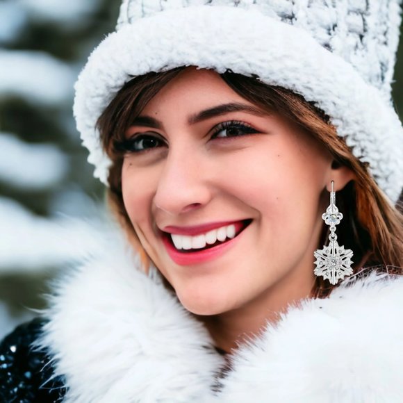 Sparkling Winter Snowflake Drope Earrings Ritzy Couture DeLuxe-Fine Silver Plate - Picture 4 of 7